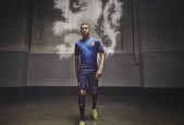 2026国际足联世界杯-跨界神迹！萨拉赫空降RNG赛场绝杀对手，电竞圈炸锅，这是足球还是LOL？